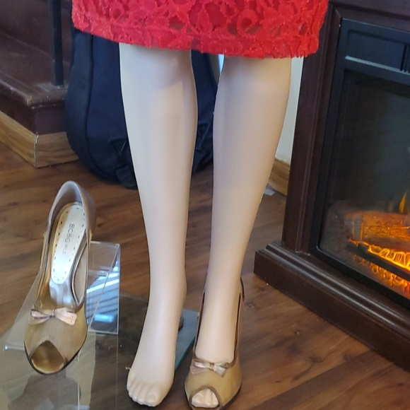 Gabby Skye size 10 Red Lace Dress, Knee-length - Picture 4 of 4
